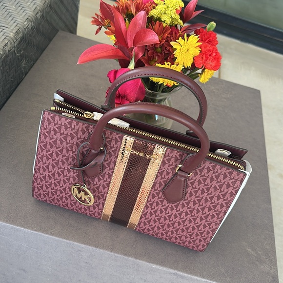 BRAND NEW MICHAEL KORS BAG! Rose gold stripe on front! Burgundy colors! - Picture 11 of 17